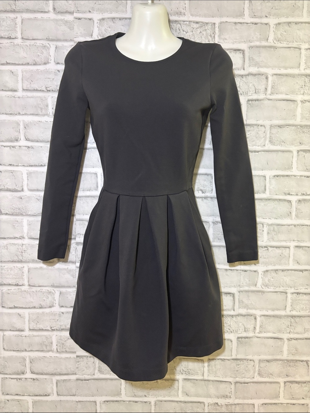 Talula Charcoal Long Sleeve Pleated Dress with pockets size 0